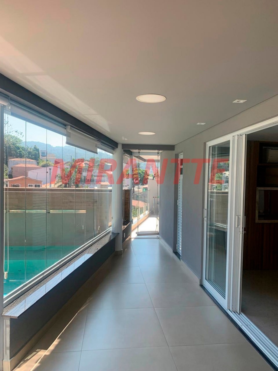 Cond. fechado de 283.9m² com 4 quartos em Horto Florestal