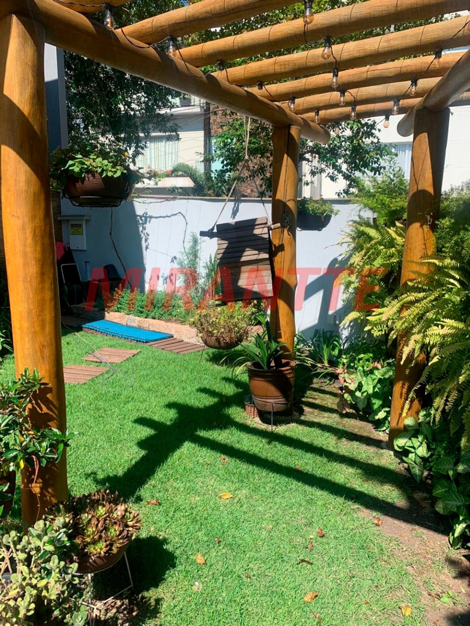 Cond. fechado de 283.9m² com 4 quartos em Horto Florestal