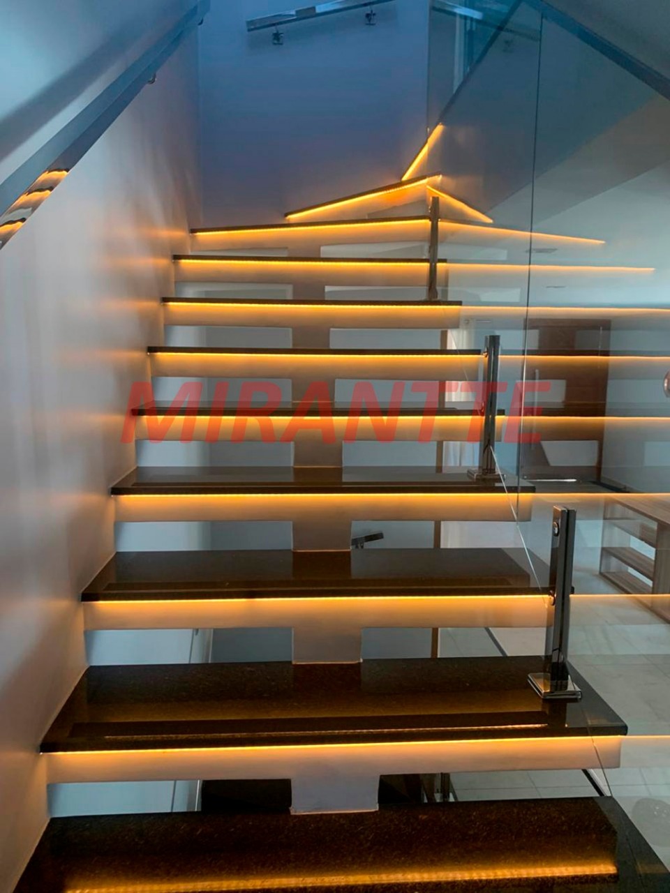 Cond. fechado de 283.9m² com 4 quartos em Horto Florestal