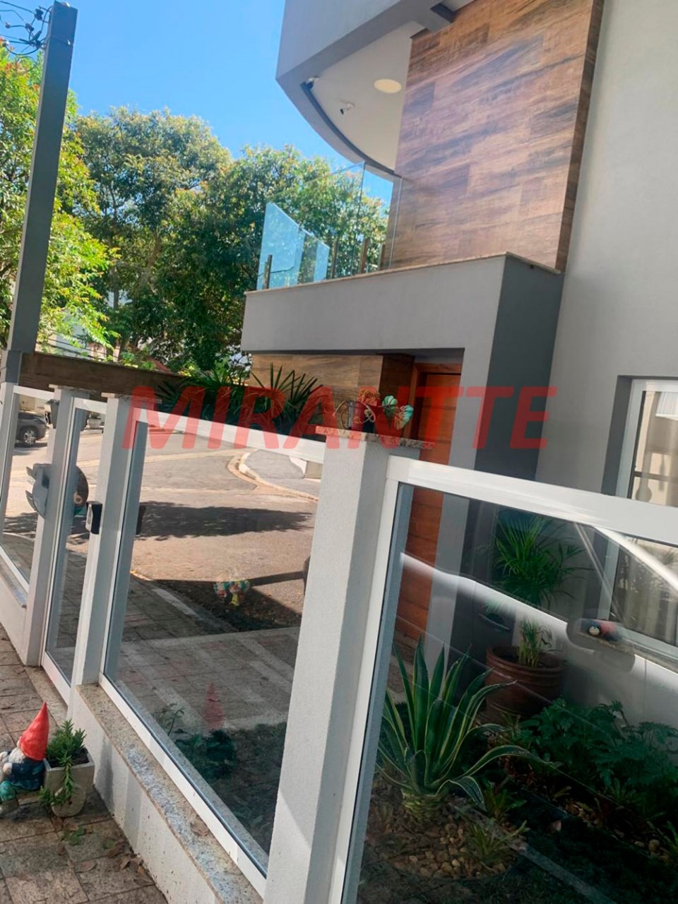 Cond. fechado de 283.9m² com 4 quartos em Horto Florestal