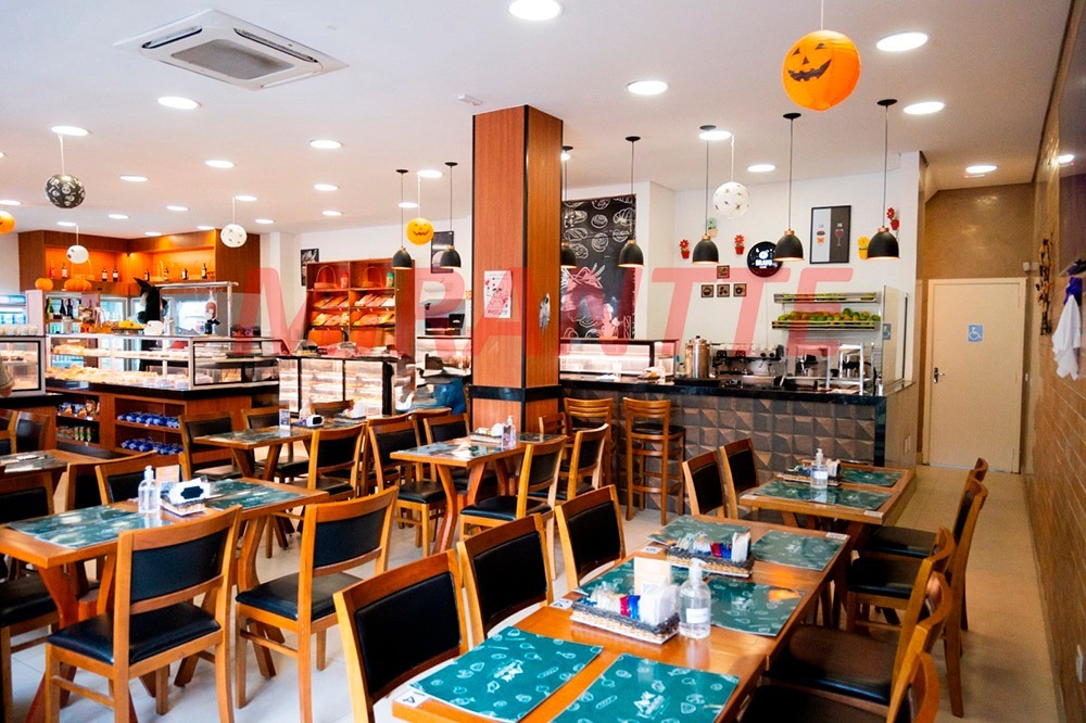 Comercial de 900m² em Tremembe