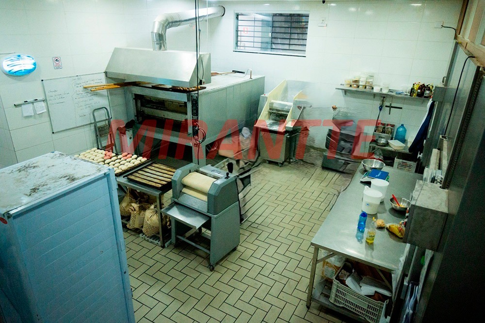 Comercial de 900m² em Tremembe