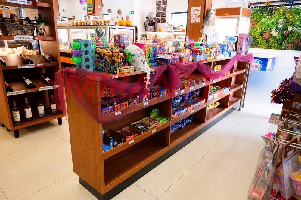 Comercial de 900m² em Tremembe