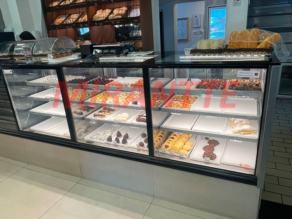 Comercial de 900m² em Tremembe