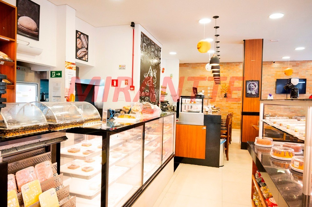 Comercial de 900m² em Tremembe