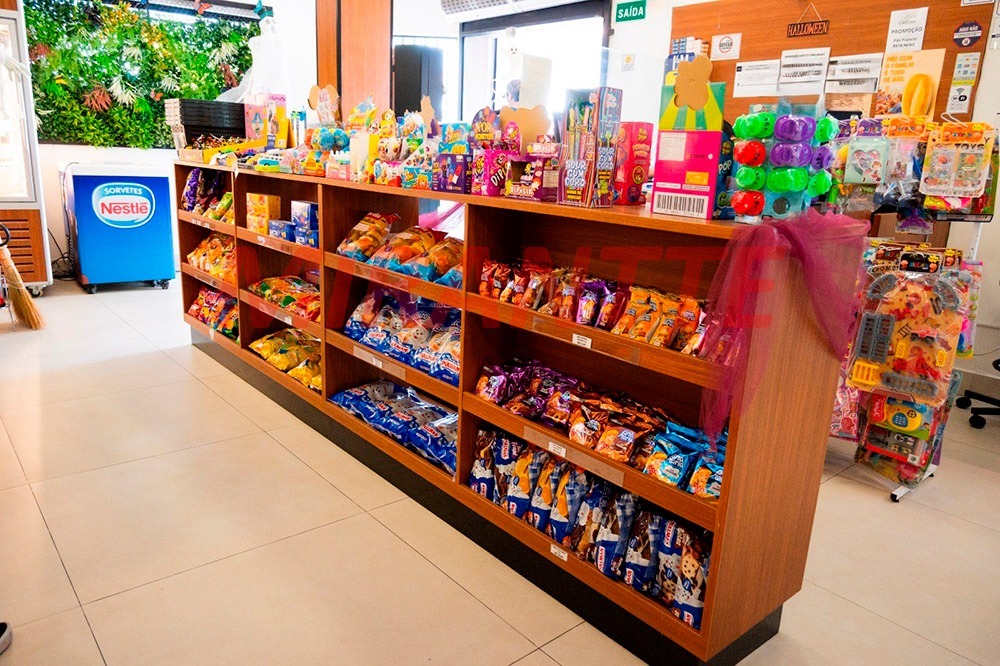 Comercial de 900m² em Tremembe