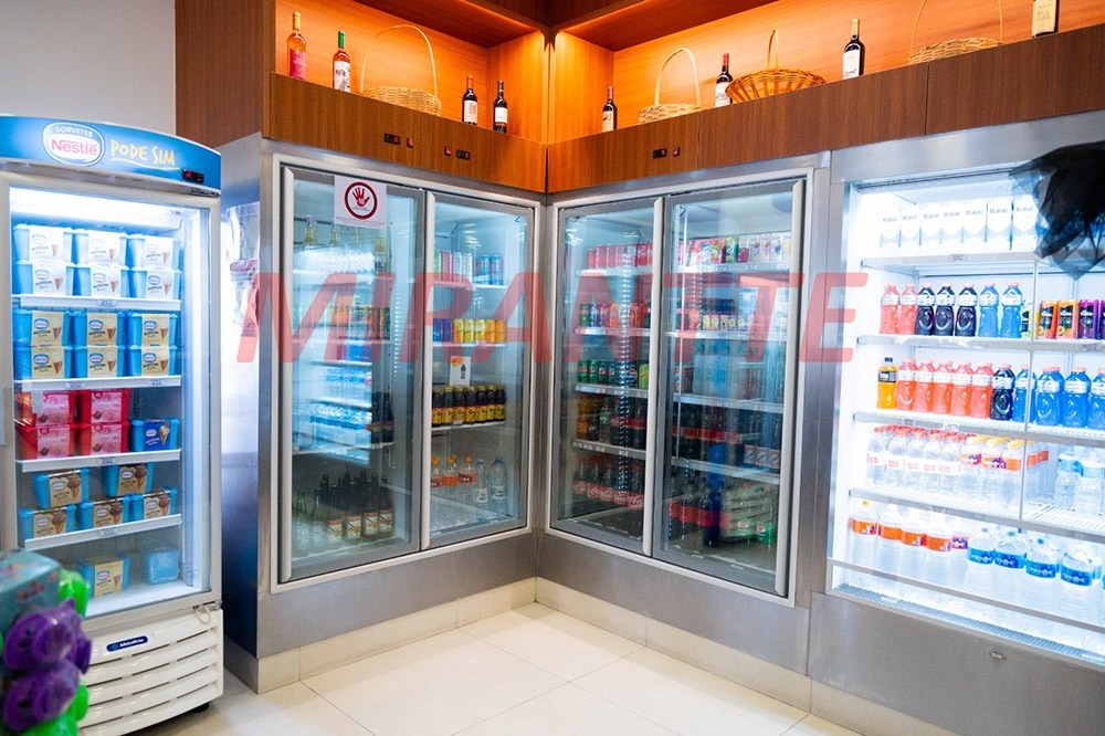 Comercial de 900m² em Tremembe
