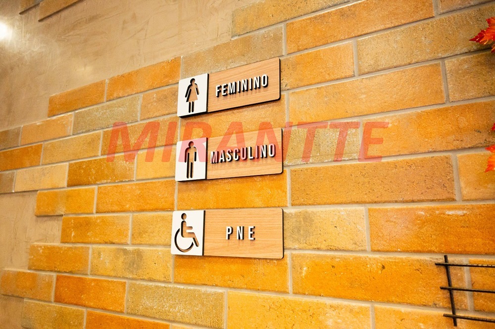 Comercial de 900m² em Tremembe