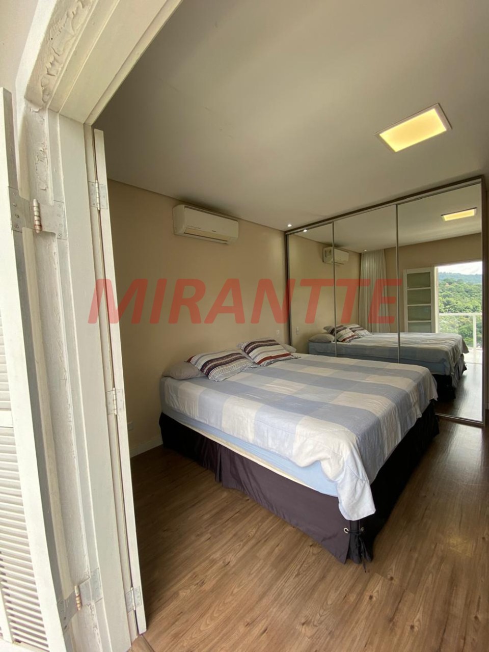 Cond. fechado de 273.26m² com 4 quartos em Caraguata