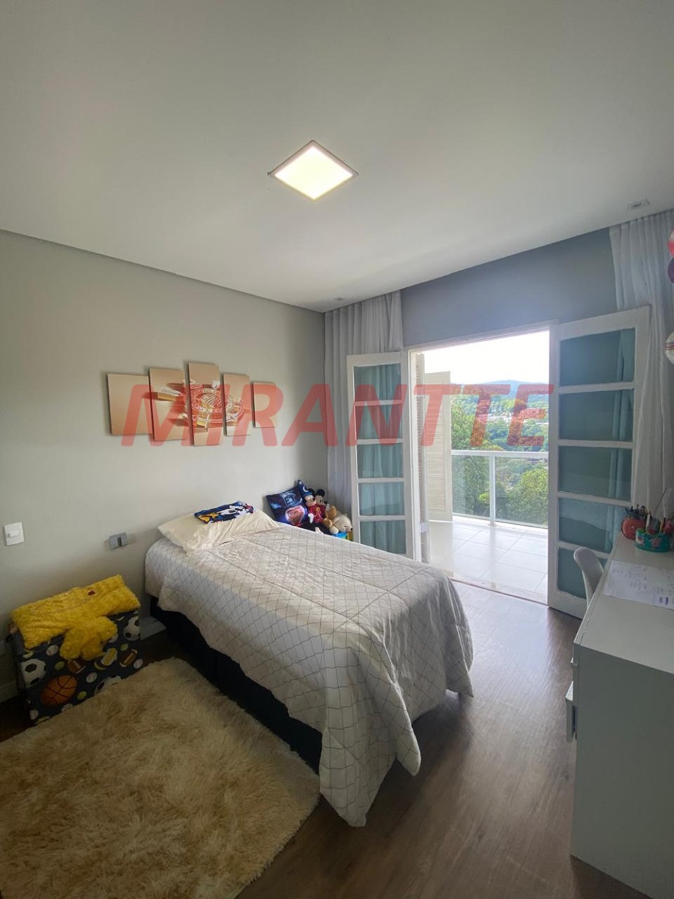 Cond. fechado de 273.26m² com 4 quartos em Caraguata