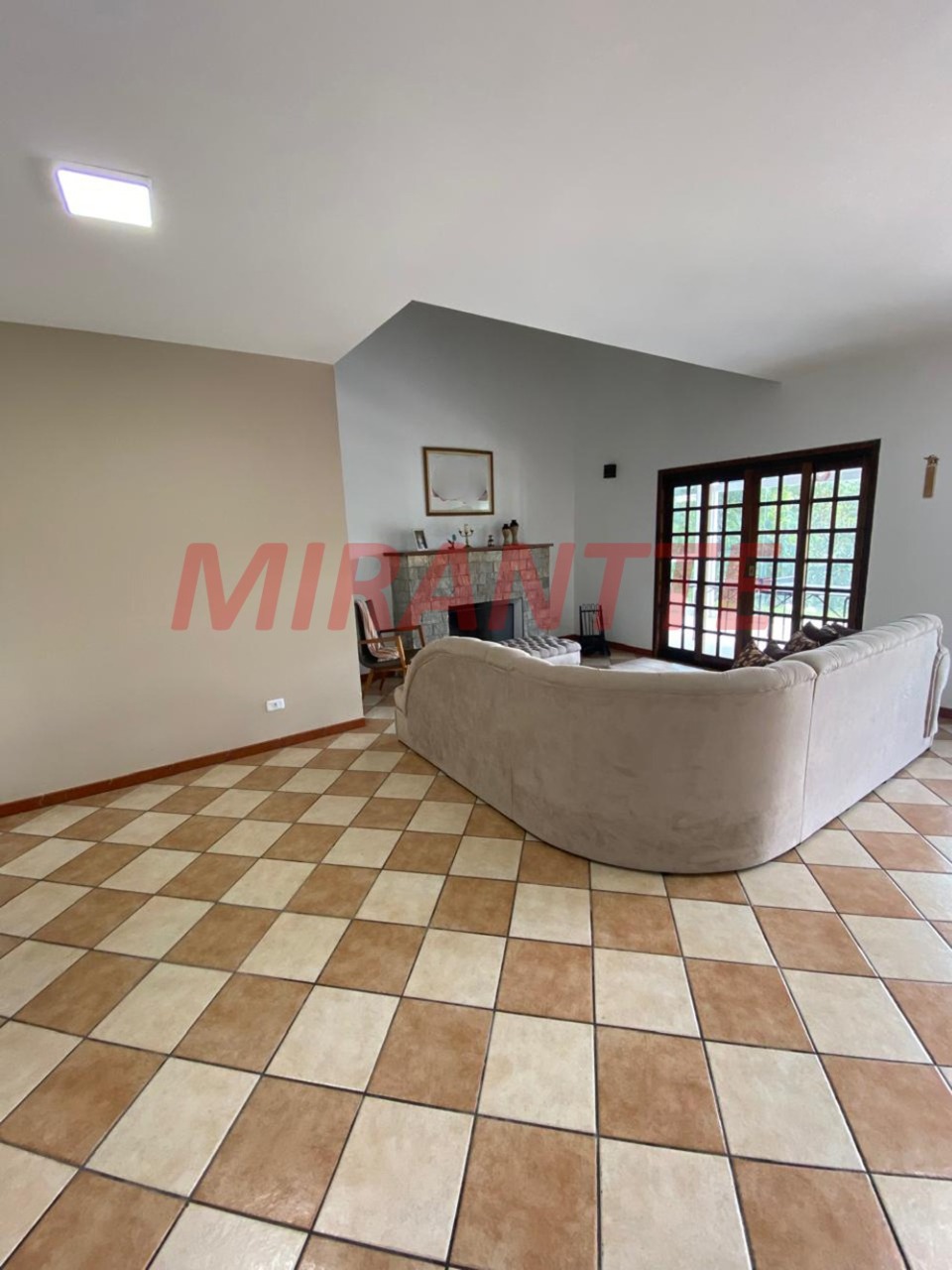 Cond. fechado de 273.26m² com 4 quartos em Caraguata