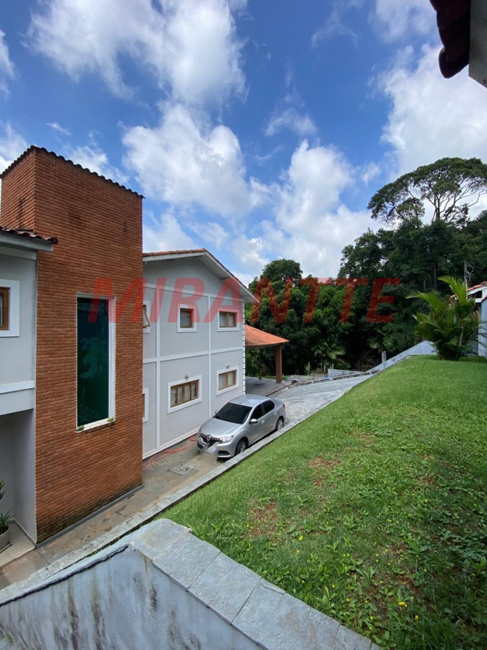 Cond. fechado de 273.26m² com 4 quartos em Caraguata
