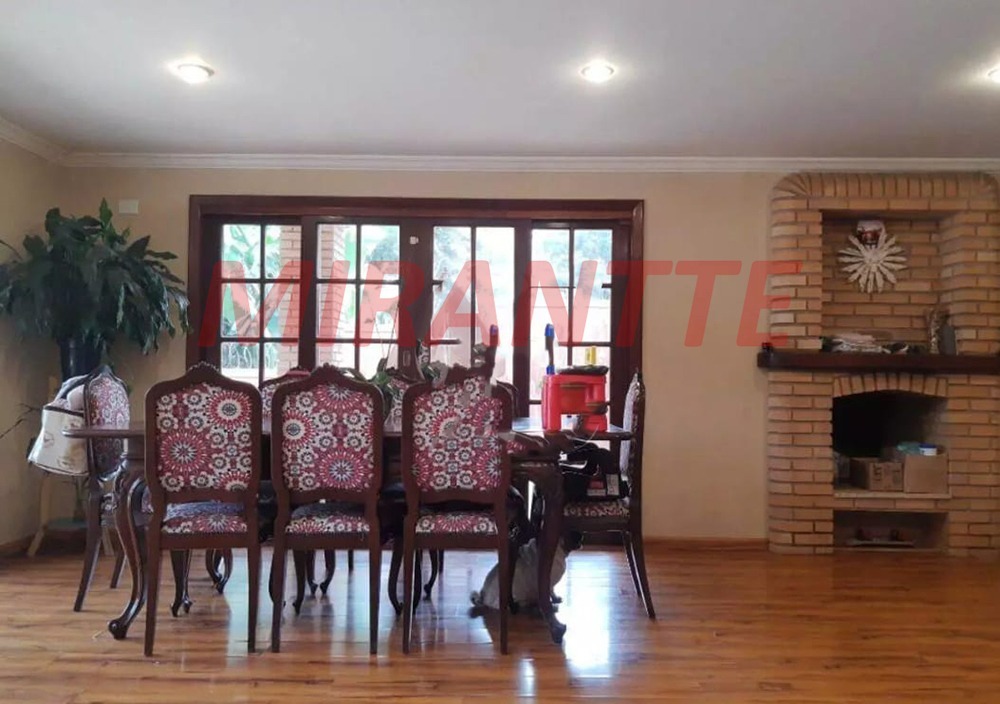 Sobrado de 550m² com 4 quartos em Roseira