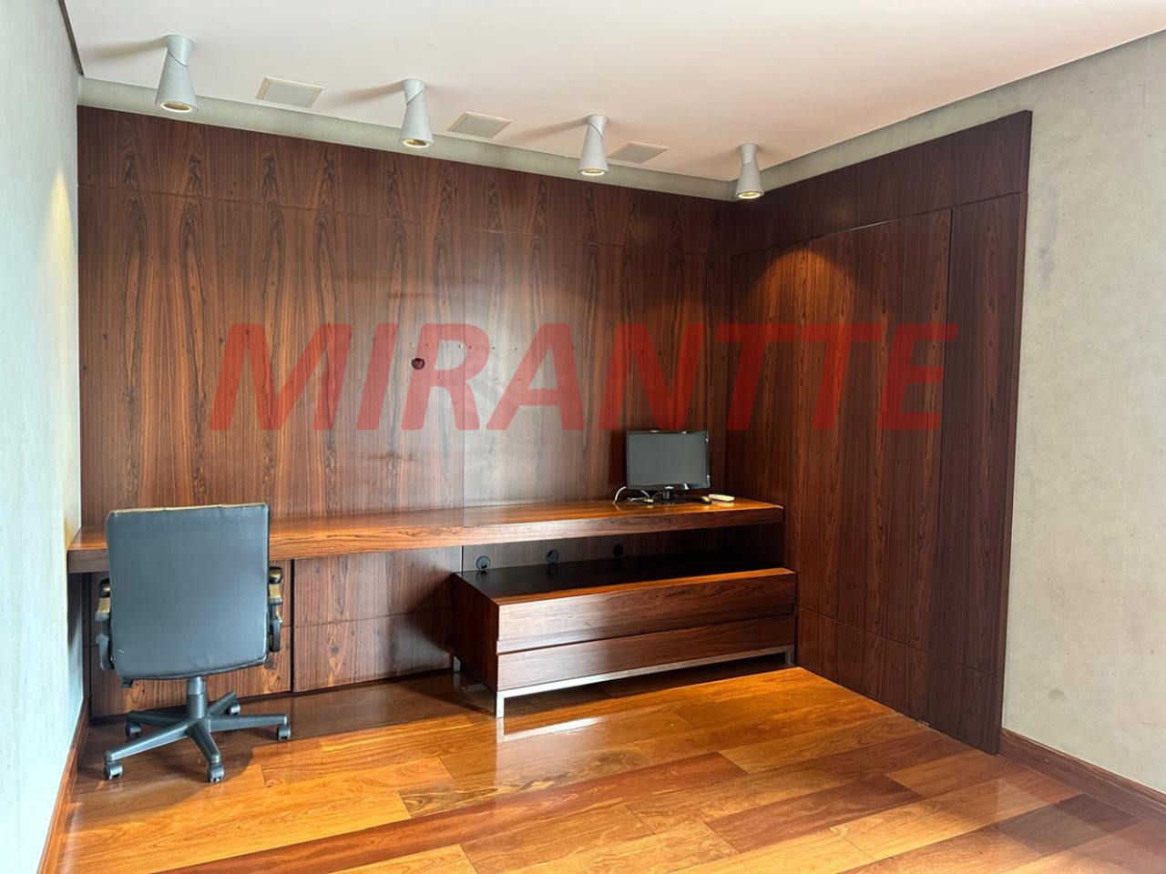 Sobrado de 284m² com 3 quartos em Jardim França