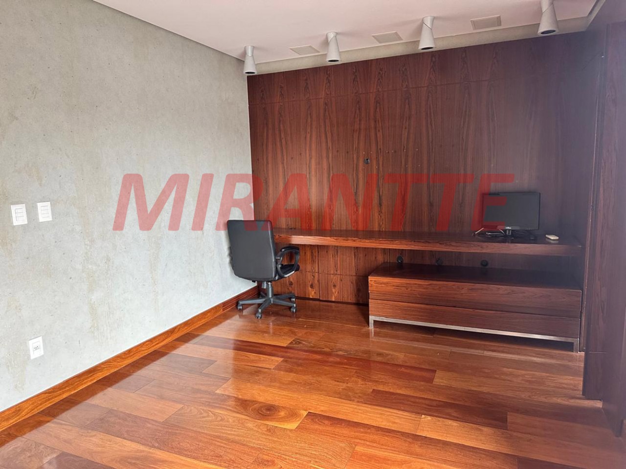 Sobrado de 284m² com 3 quartos em Jardim França