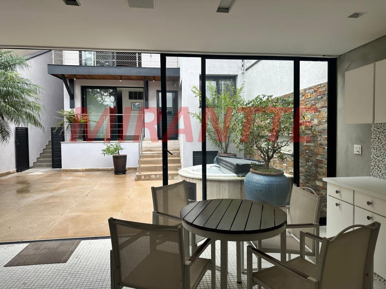 Sobrado de 284m² com 3 quartos em Jardim França