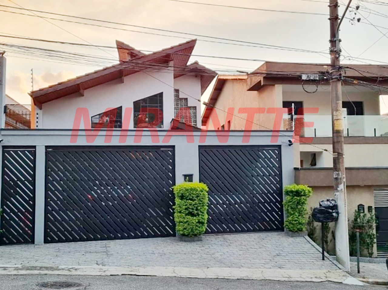 Sobrado de 284m² com 3 quartos em Jardim França
