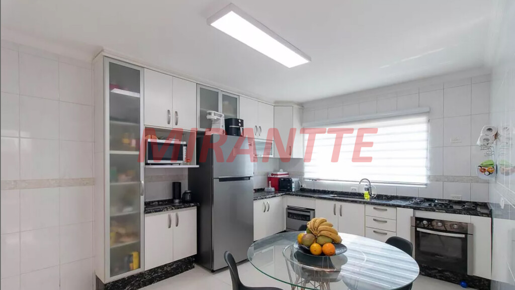 Sobrado de 175m² com 3 quartos em Vila Gustavo