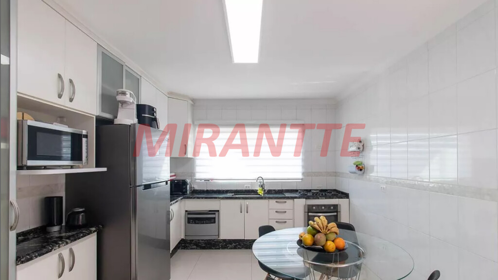 Sobrado de 175m² com 3 quartos em Vila Gustavo