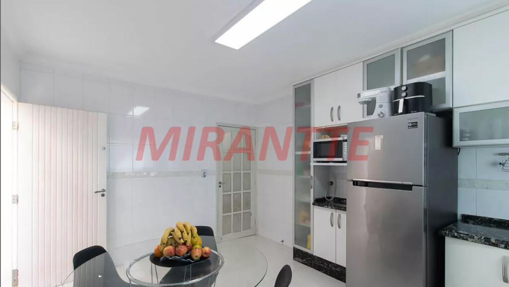 Sobrado de 175m² com 3 quartos em Vila Gustavo