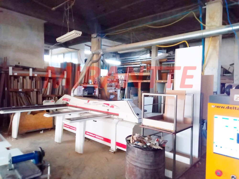 Comercial de 2200m² em Jardim Peri