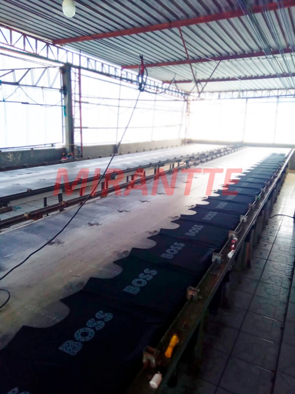 Comercial de 2200m² em Jardim Peri