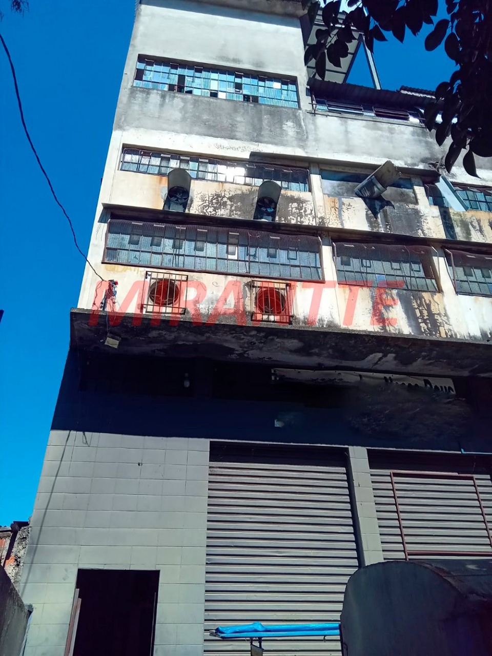 Comercial de 2200m² em Jardim Peri