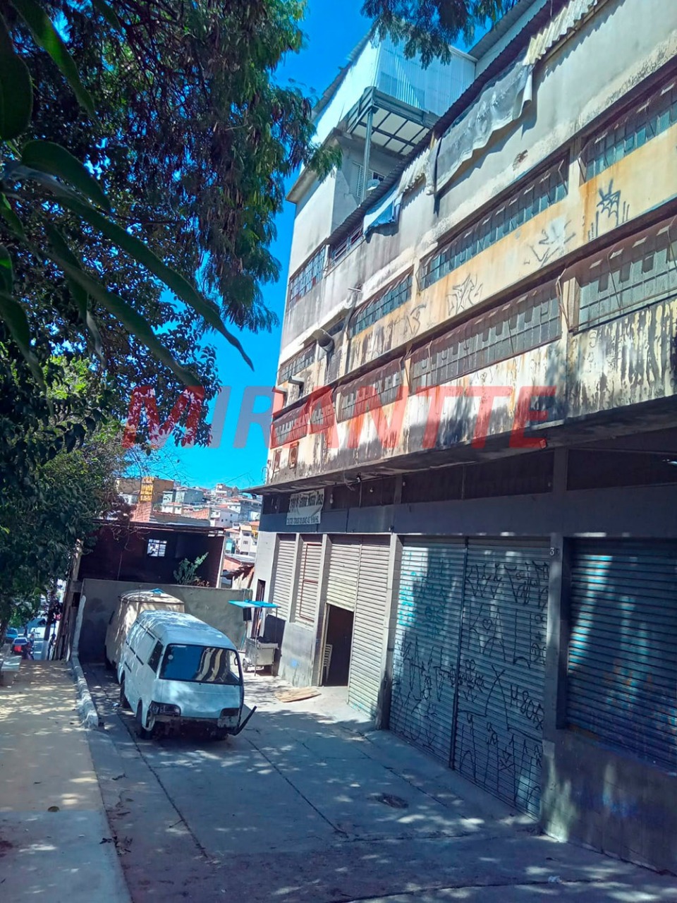 Comercial de 2200m² em Jardim Peri