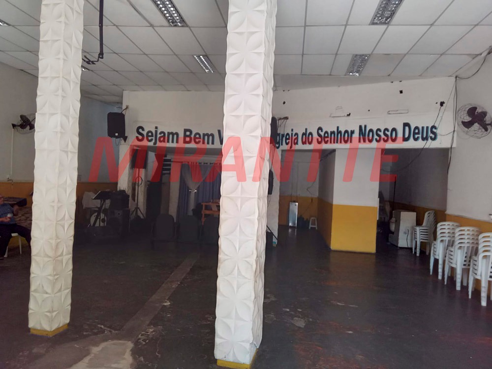 Comercial de 2200m² em Jardim Peri