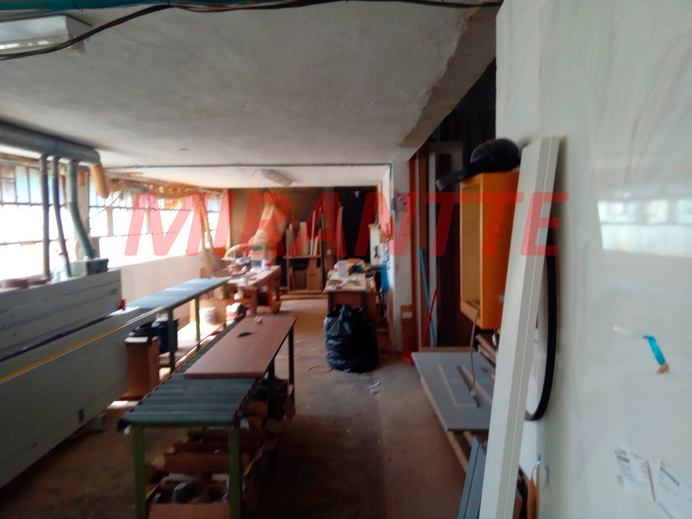 Comercial de 2200m² em Jardim Peri