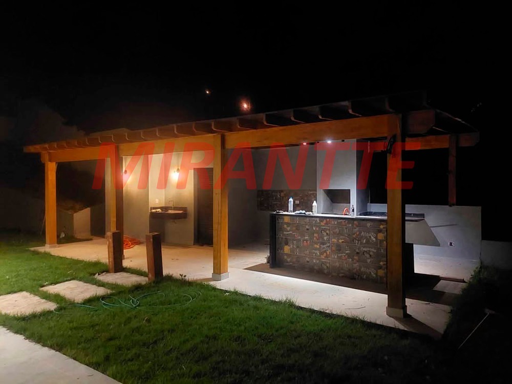Cond. fechado de 168m² com 3 quartos em Centro