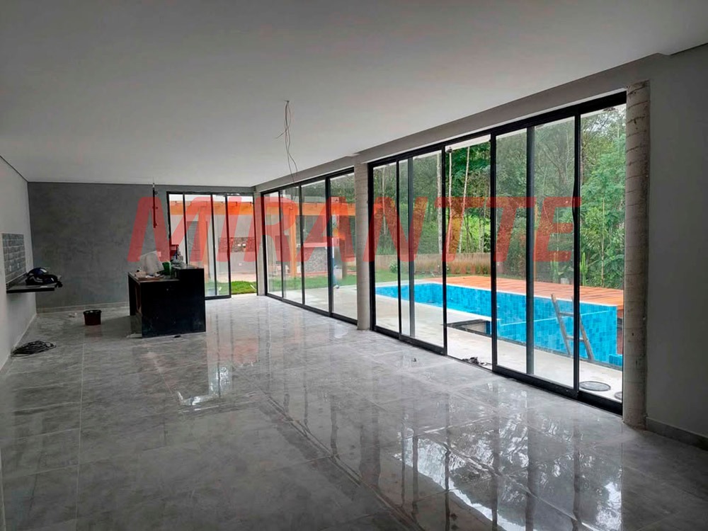 Cond. fechado de 168m² com 3 quartos em Centro