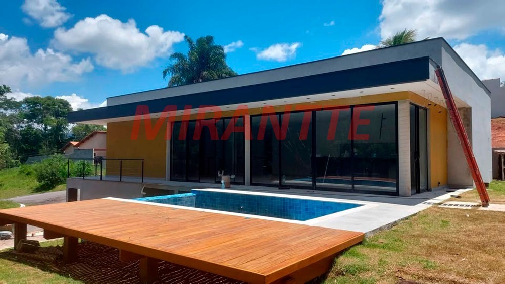 Cond. fechado de 168m² com 3 quartos em Centro