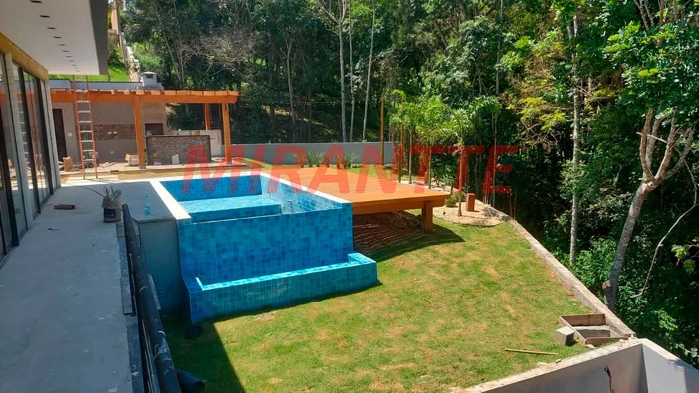 Cond. fechado de 168m² com 3 quartos em Centro