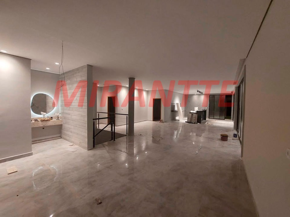 Cond. fechado de 168m² com 3 quartos em Centro