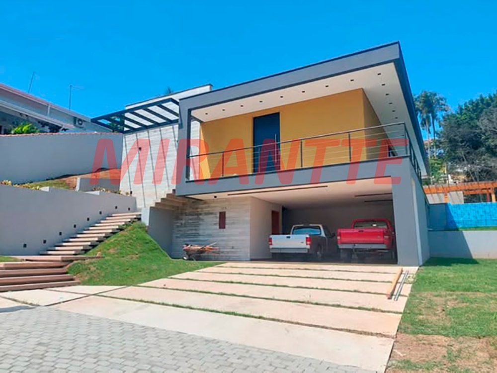 Cond. fechado de 168m² com 3 quartos em Centro