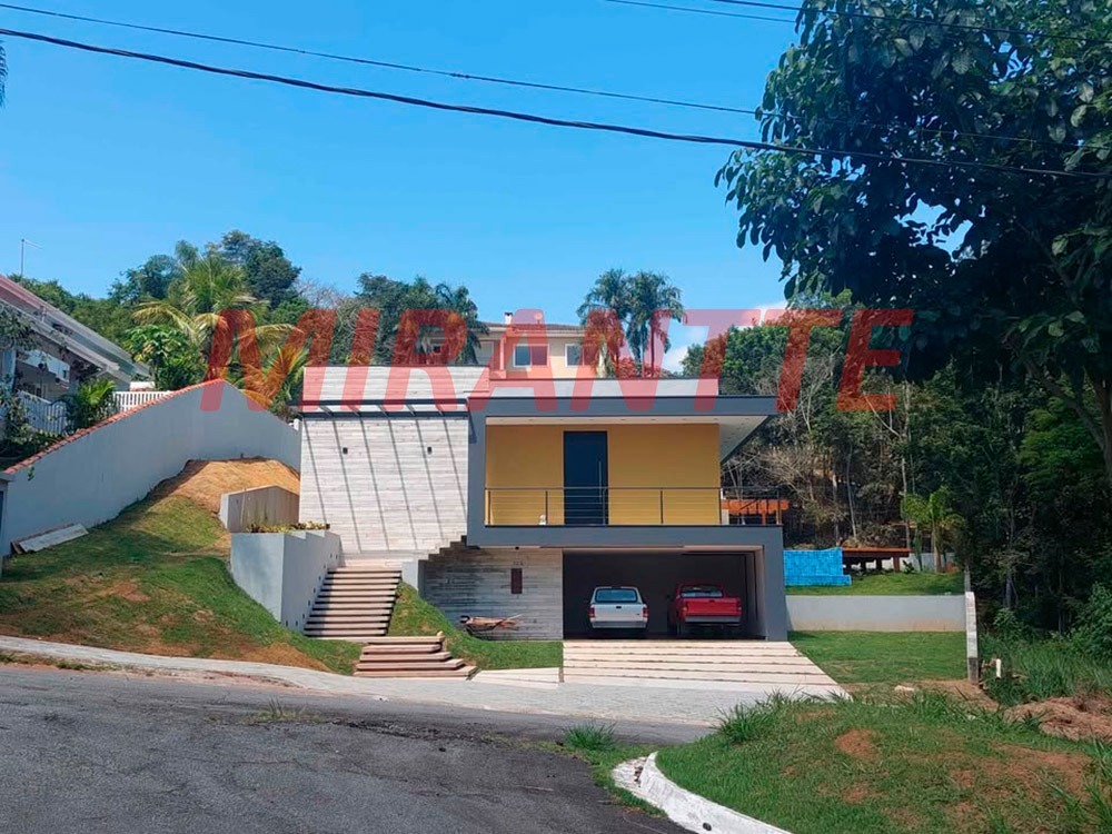 Cond. fechado de 168m² com 3 quartos em Centro