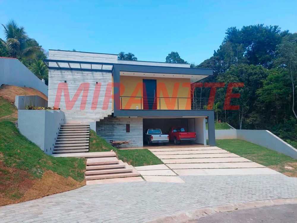 Cond. fechado de 168m² com 3 quartos em Centro