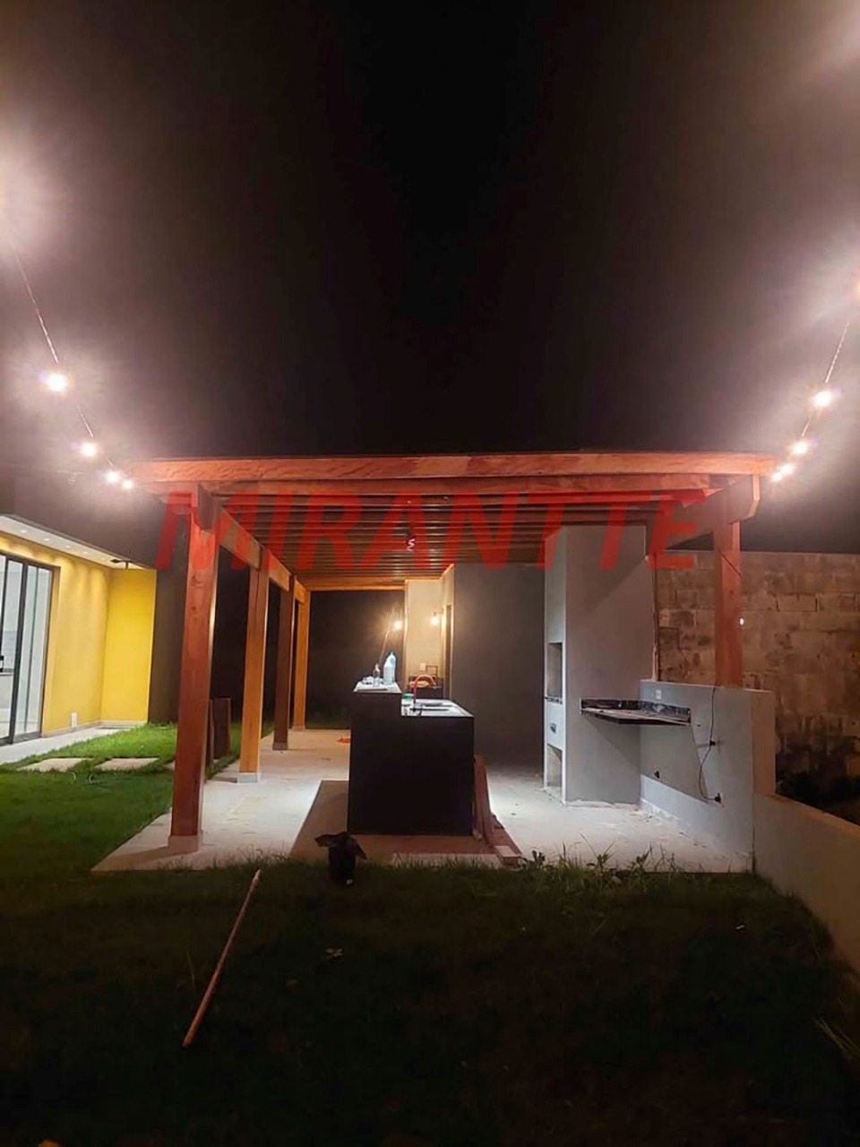 Cond. fechado de 168m² com 3 quartos em Centro