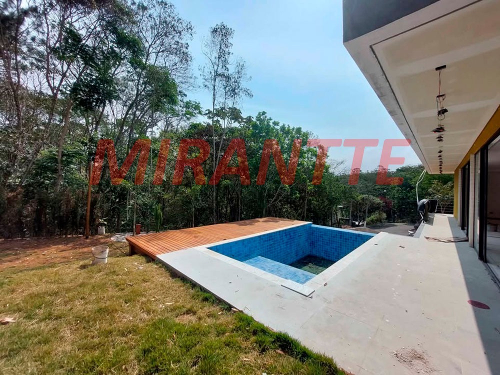 Cond. fechado de 168m² com 3 quartos em Centro