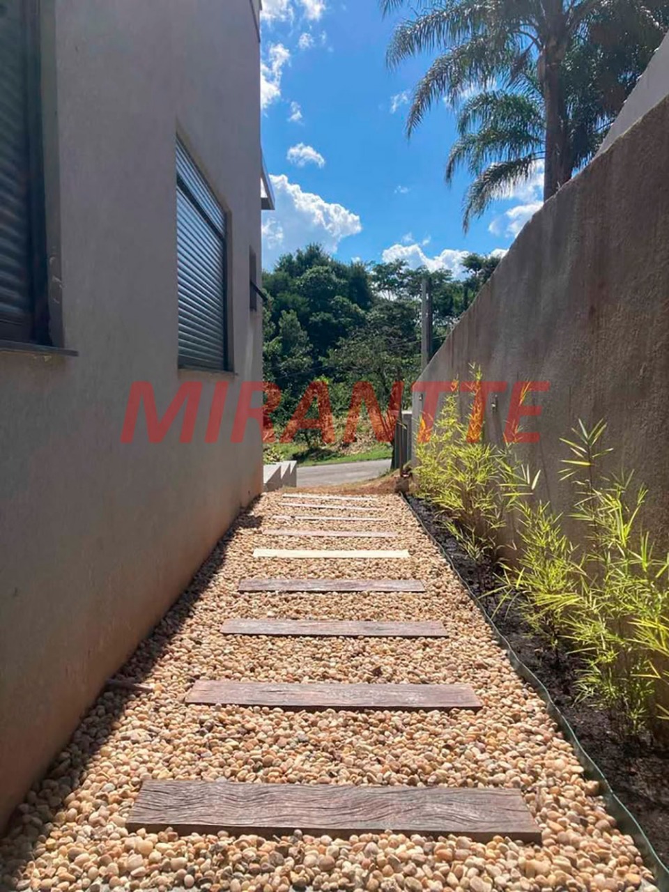 Cond. fechado de 168m² com 3 quartos em Centro