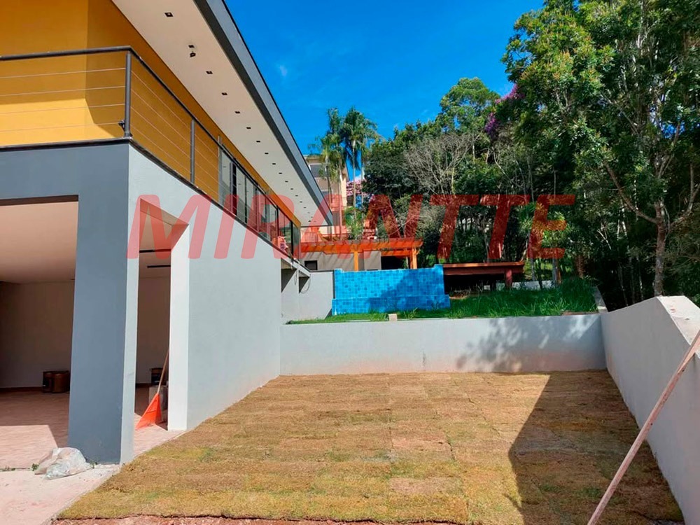 Cond. fechado de 168m² com 3 quartos em Centro