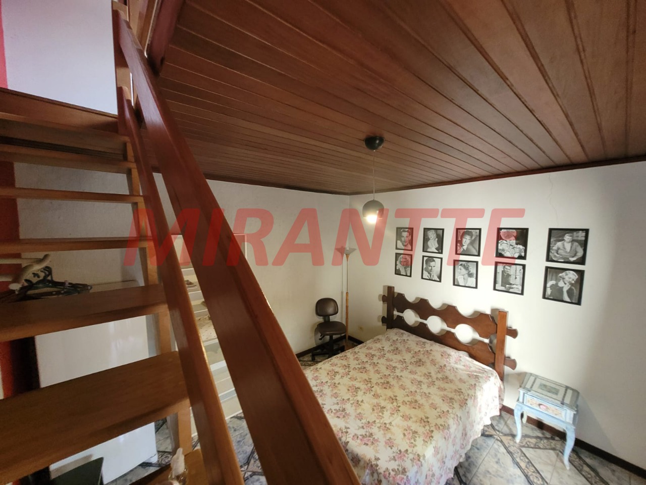 Sobrado de 305m² com 5 quartos em Santa Teresinha