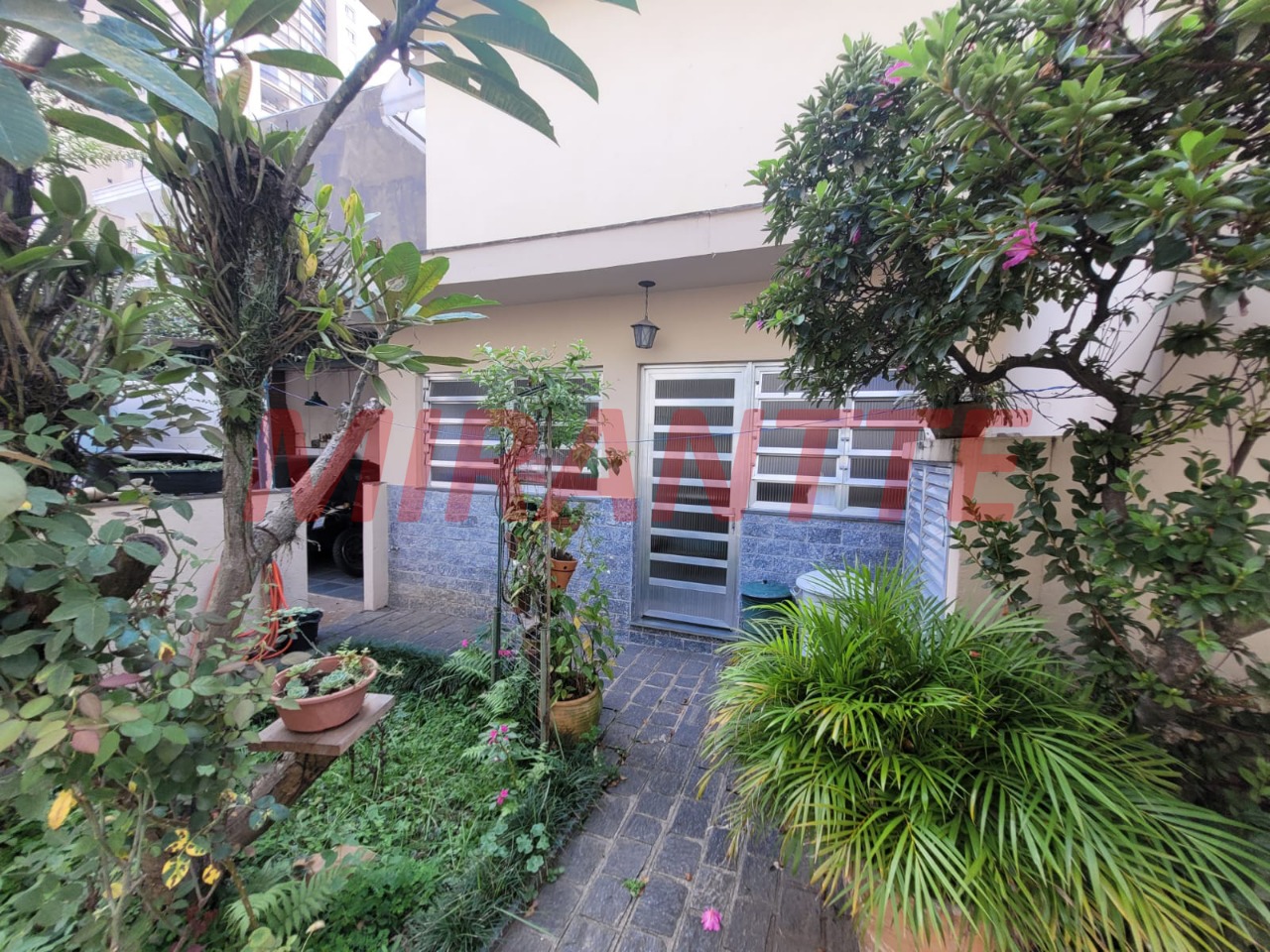 Sobrado de 305m² com 5 quartos em Santa Teresinha