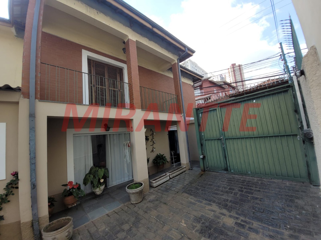 Sobrado de 305m² com 5 quartos em Santa Teresinha
