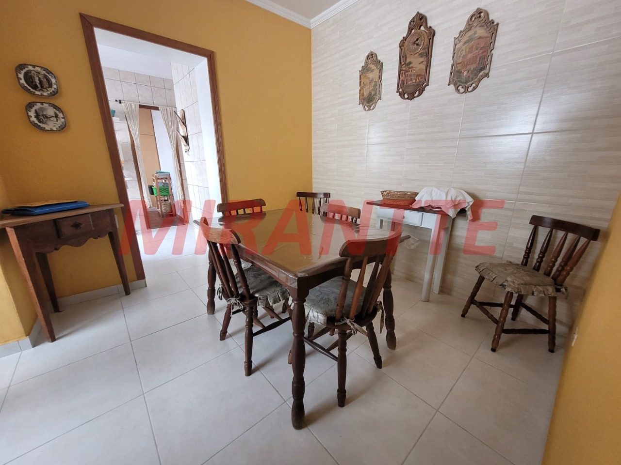 Sobrado de 305m² com 5 quartos em Santa Teresinha