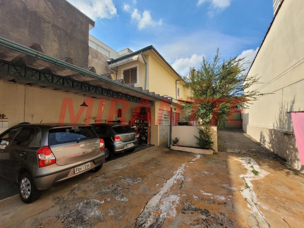 Sobrado de 305m² com 5 quartos em Santa Teresinha