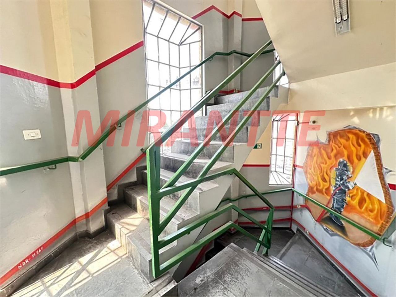 Comercial de 712m² em Santana