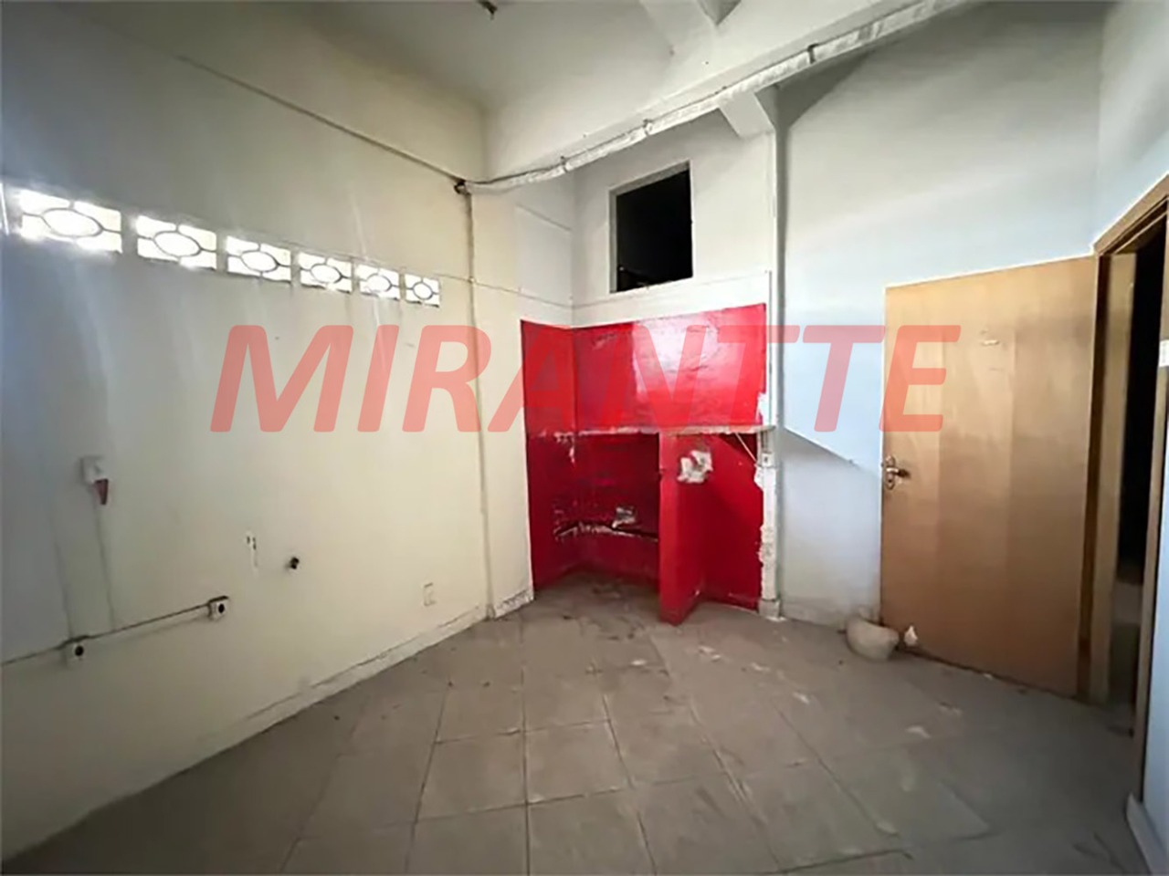 Comercial de 712m² em Santana