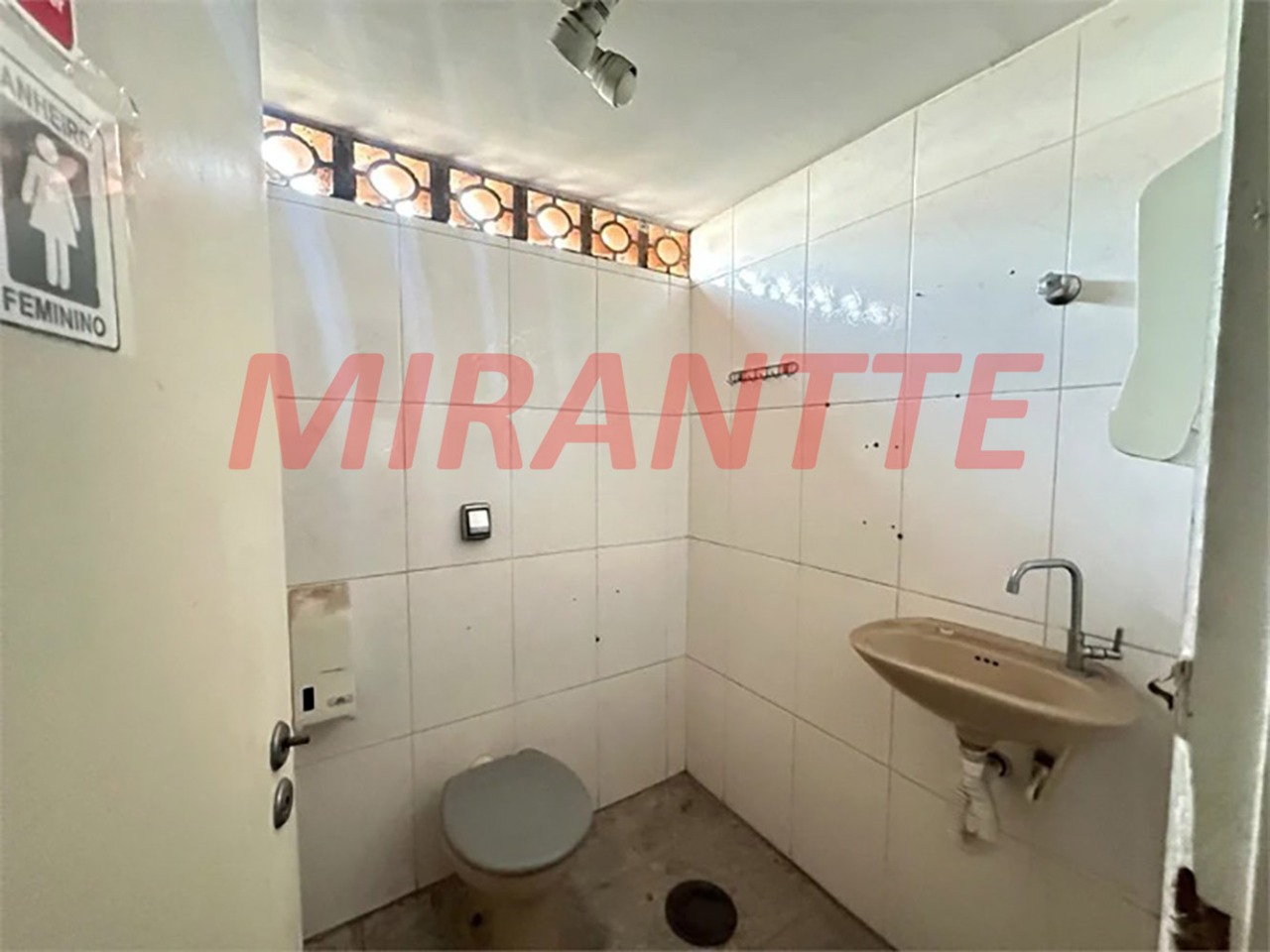 Comercial de 712m² em Santana